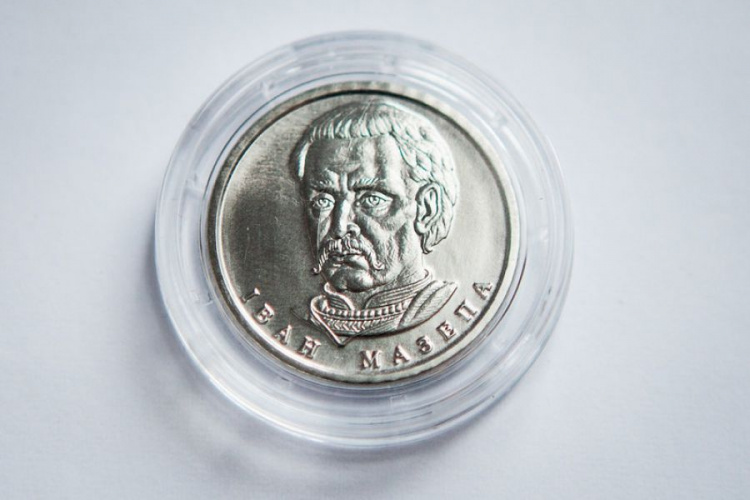 Металлические деньги вытесняют бумажные: монеты номиналом 10 гривен уже в обращении (ФОТО+ВИДЕО)