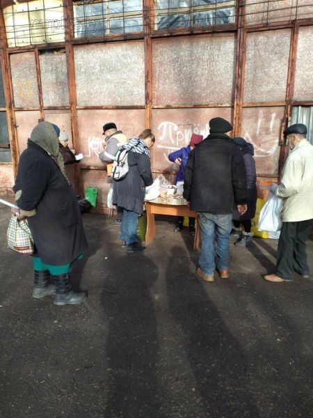 Накорми бездомного: мариупольцев просят помочь продуктами