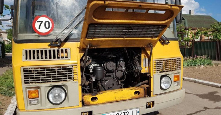 Под Мариуполем загорелся школьный автобус с детьми (ФОТО)