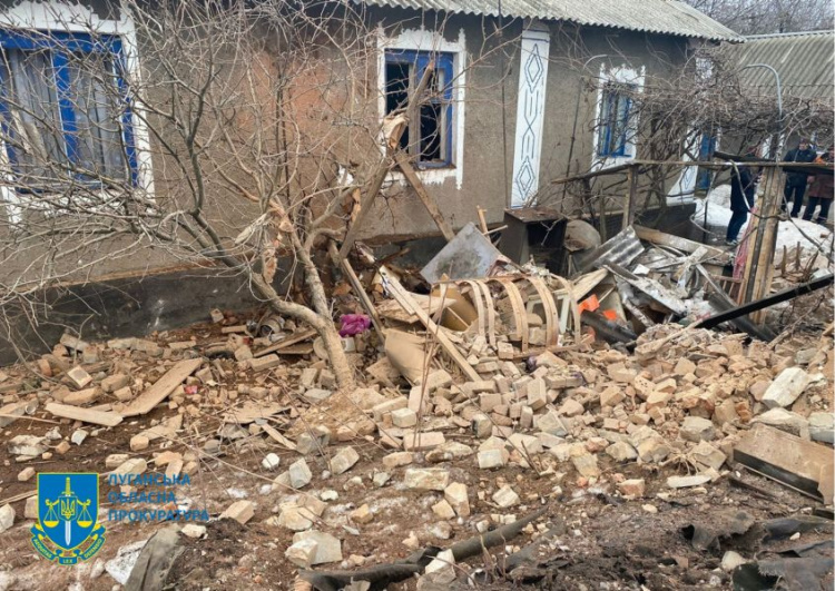 Обострение ситуации на Донбассе: ранены военные и гражданские, повреждены здания и коммуникации
