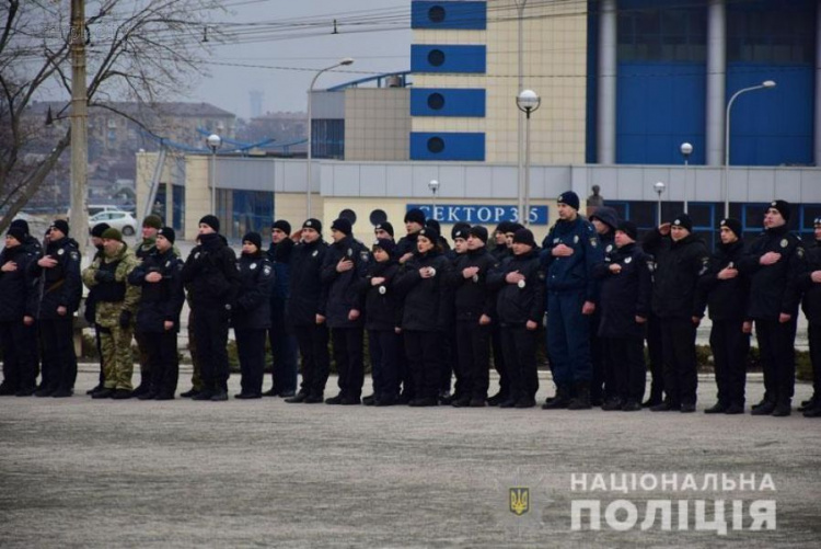 Для защиты мариупольцев вышли усиленные патрули (ФОТО)