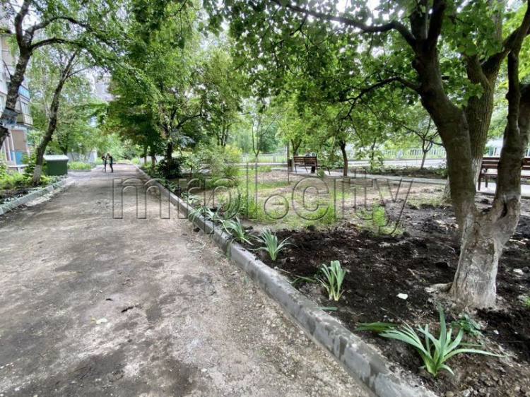 В Мариуполе до конца года станут уютнее еще 70 дворов