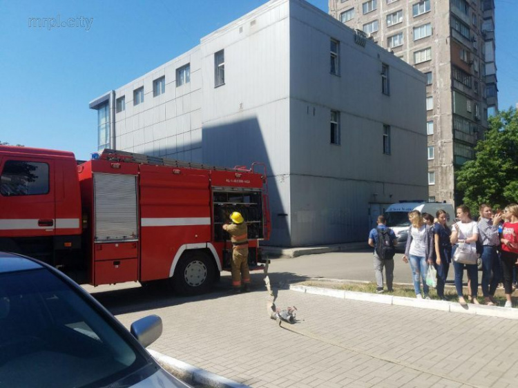 В Мариуполе второй университет эвакуируют после сигнала о минировании (ФОТО+ВИДЕО+ДОПОЛНЕНО)