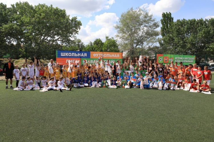 «Давай, играй!»: в Мариуполе прошел финал Школьной футбольной лиги от ФК «Шахтер» (ФОТО)