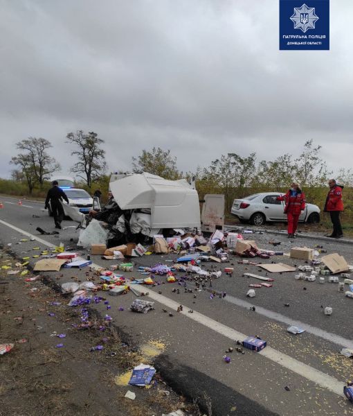 В ДТП под Мариуполем погибли два водителя. Движение транспорта затруднено