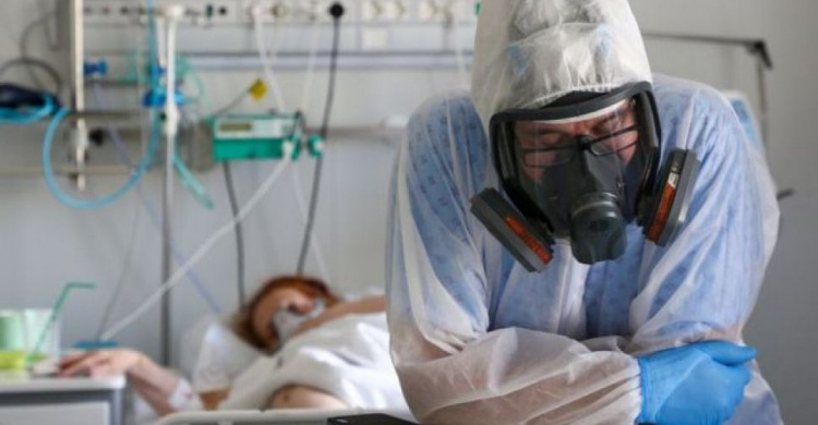 С начала эпидемии COVID-19 унес свыше 98 тысяч жизней в Украине, из них более пяти тысяч – на Донетчине
