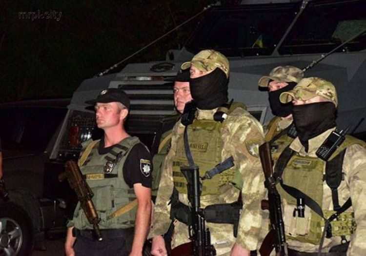 Спецназовцы КОРДа вышли на ночное патрулирование Мариуполя (ФОТО)