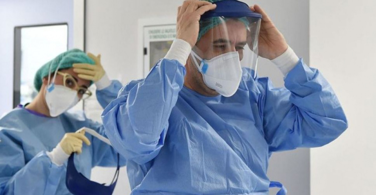 Более 130 украинских медиков умерли от коронавируса