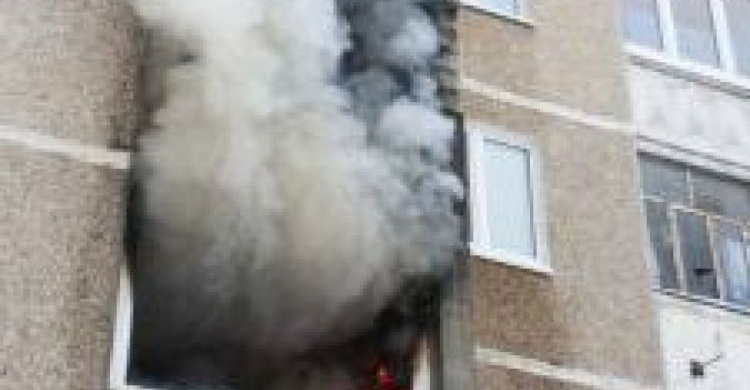 В воскресенье 22 мариупольских спасателя выехали на повышенный ранг пожара в 14-этажке