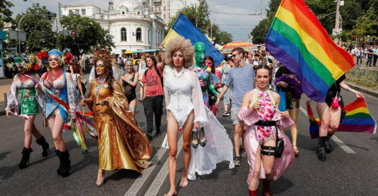 От ненависти до одобрения: мариупольцы высказались о возможном гей-параде в городе
