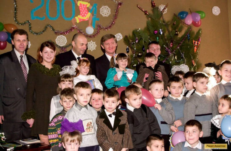Акция «Ринат Ахметов – Детям!» 2004 год