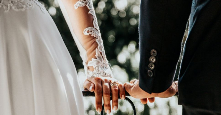 Как мариупольцам пожениться по-быстрому в День влюбленных?