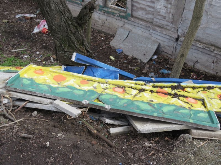 Бесчинства на проспекте Нахимова. Мариупольцы совершили два сокрушительных нападения (ФОТО)