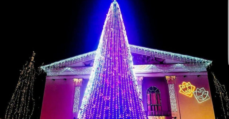 Мариупольская новогодняя елка вошла в пятерку лучших