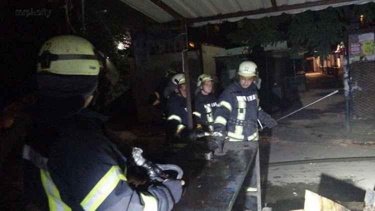 Ночные прохожие спасли рынок Мариуполя от крупного пожара (ФОТОФАКТ)