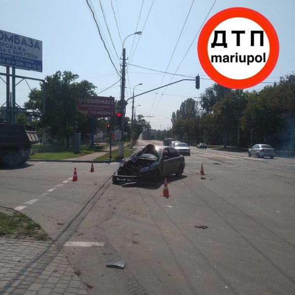 В Мариуполе перевернулся военный автомобиль (ДОПОЛНЕНО)