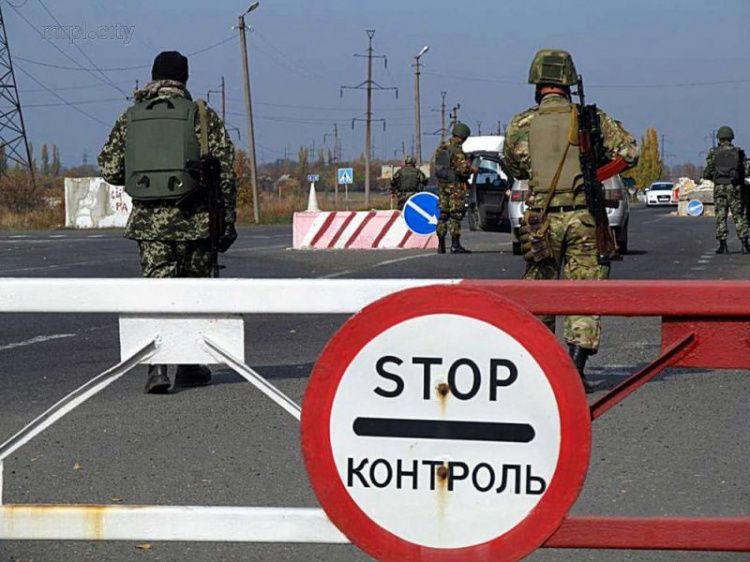 Загранпаспорт подождет: правительство отсрочило новые правила пересечения блокпостов в Донбассе