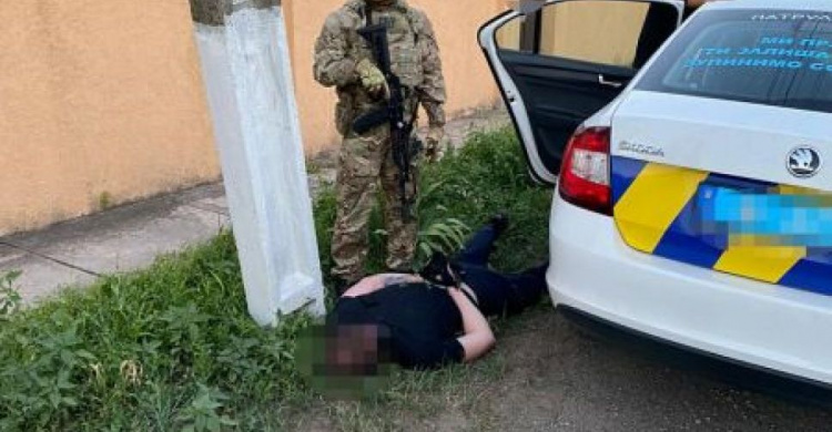Стали известны подробности о полицейских, задержанных в Мариуполе по подозрению в торговле наркотиками (ФОТО)