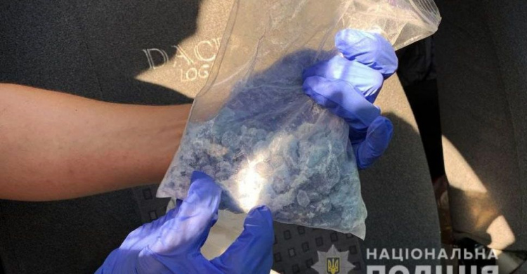 Полицейские изъяли у мариупольцев свертки с синтетическим наркотиком