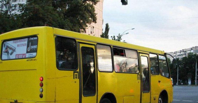 Давка и нехватка транспорта: мариупольцы просят изменить схему движения маршрута в Приморском районе