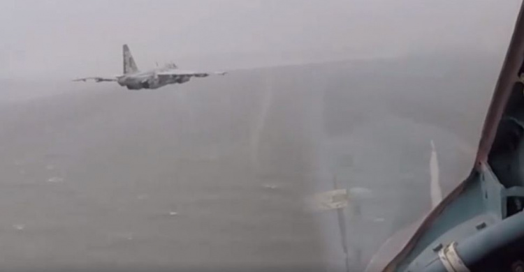 По тревоге в небо над Азовским морем поднялись штурмовики Су-25 (ФОТО+ВИДЕО)