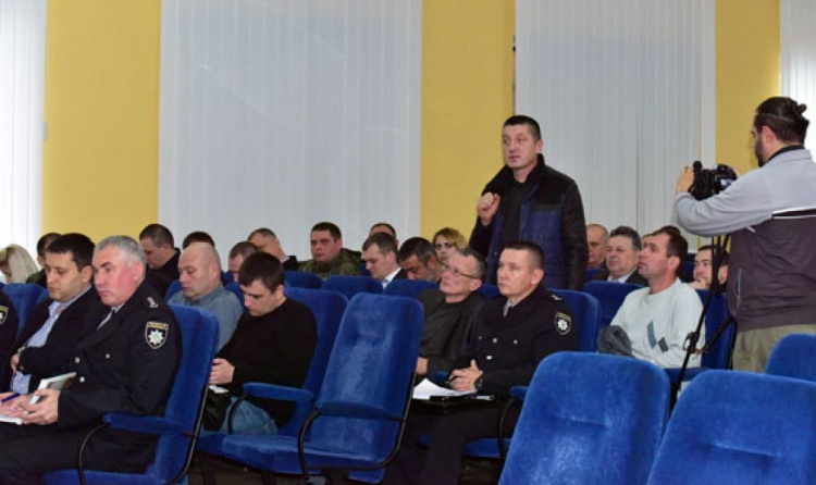 К охране порядка в Мариуполе хотят привлечь общественные формирования (ФОТО)
