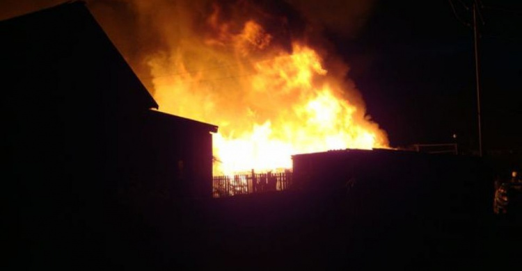 В Мариуполе на пожаре ночью пострадал пенсионер