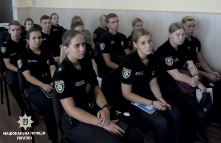 В Мариуполе тридцать студентов проведут 10 дней в полиции (ФОТО)