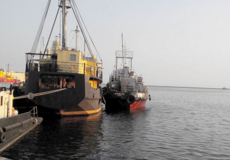 В Мариуполе вышли из ремонта сразу два судна порта (ФОТО)