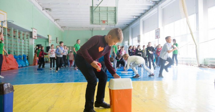 Мариупольцев учат культуре правильной сортировки мусора (ФОТО)