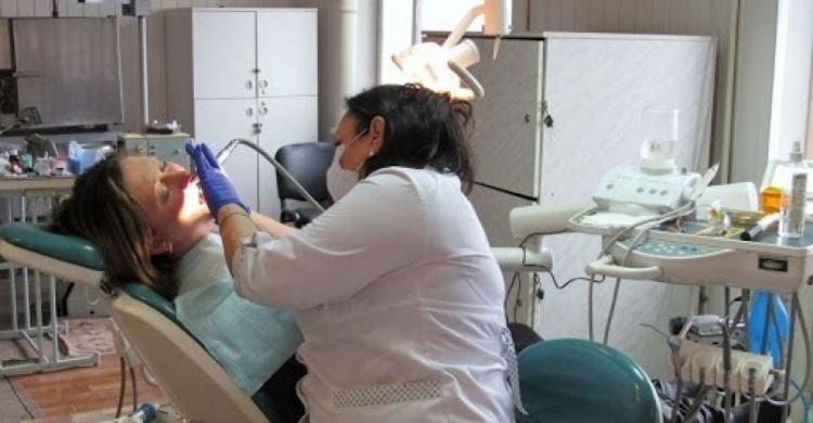 Предварительная запись и температурный скрининг: как в карантин работают стоматологии Мариуполя?