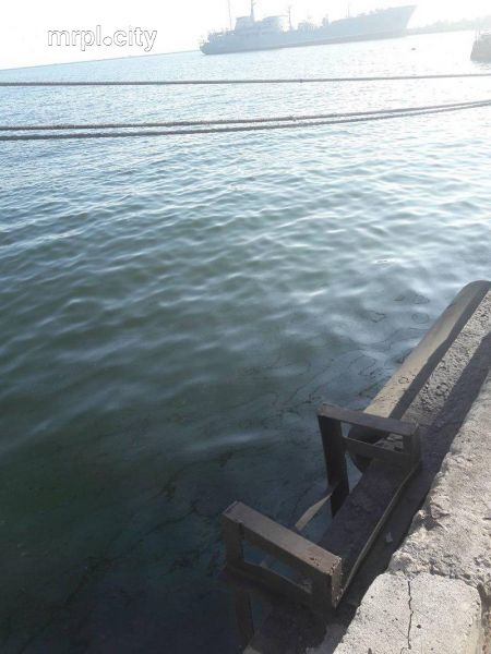 Мариупольская акватория загрязнена нефтепродуктами (ФОТО)