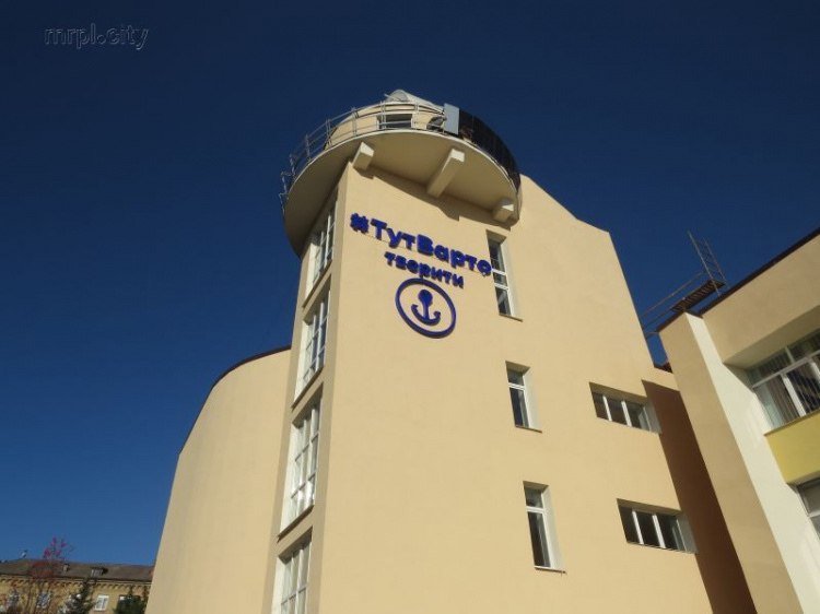 В Мариуполе за 15 млн грн с изгнанием подрядчика обновили здание с обсерваторией (ФОТО)