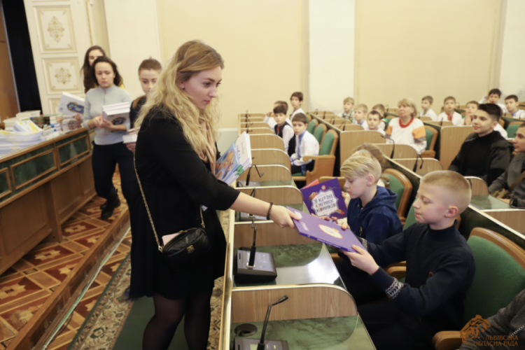 Детям, проживающим на линии разграничения в Донбассе, подарили отдых в Карпатах (ФОТО+ВИДЕО)
