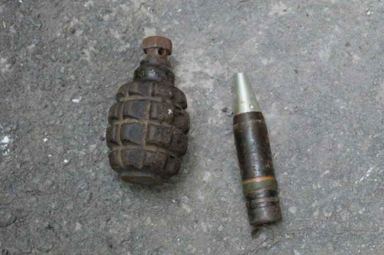 В Мариупольском подвале найден артиллерийский снаряд