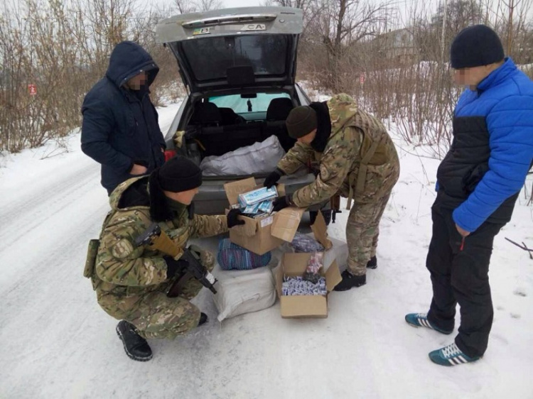 Бойцы «Фантома» оставили жителей Луганска без кипятильников и клея