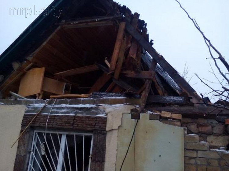 Дом в прифронтовой Авдеевке разрушен в результате прямого попадания снаряда (ФОТО)