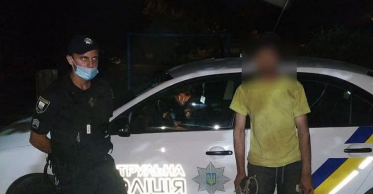 «Решил подзаработать»: в Мариуполе полицейские поймали гаражного вора