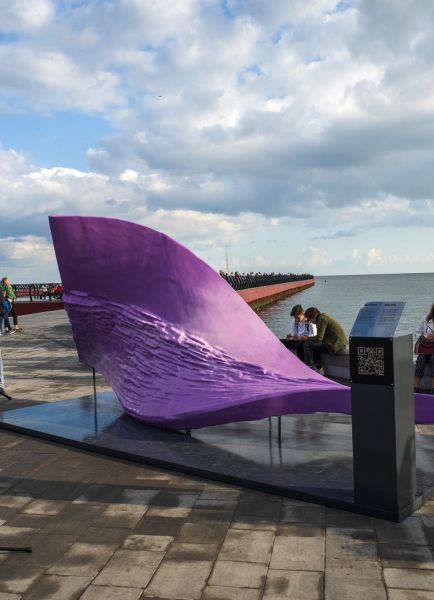 Что символизирует «фиолетовая волна» в Мариуполе? (ЗВУК)