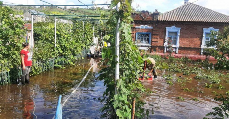 Десятки домов в воде, 38 тысяч жителей без света: на Донетчине устраняют последствия ливней