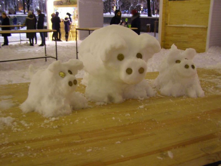 Интернет-парад снеговиков руками мариупольцев: Солоха, покемон, свинья и другие чудеса (ФОТО)
