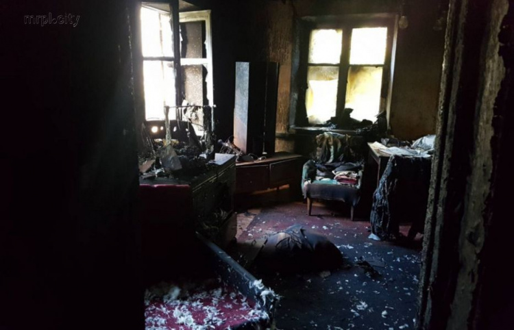 Под Мариуполем горел жилой дом. Есть пострадавшие (ФОТО)