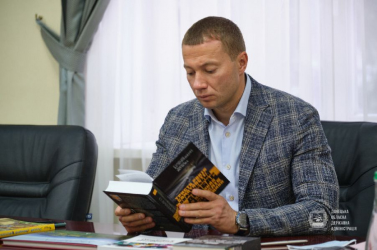 Донетчине подарили более 3000 книг на украинском и английском