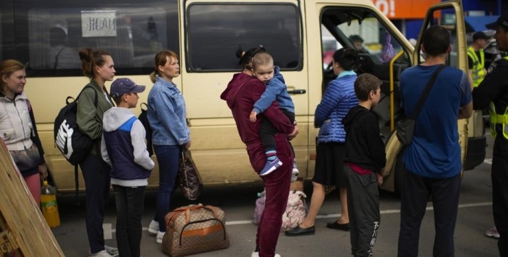 Дітей з окупованих територій розвозять у спецтабори Мінська