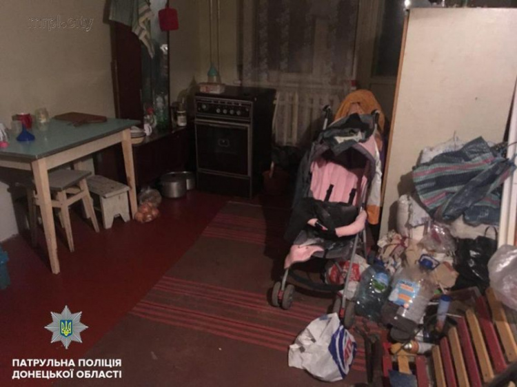В Мариуполе полиция вызвала ГСЧС для спасения 11-месячного малыша (ФОТО)