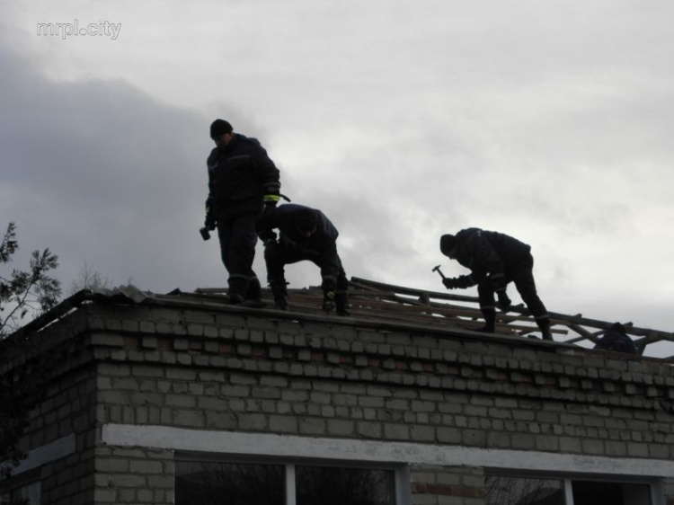 В Новолуганске после обстрела выявили десятки элементов РСЗО 