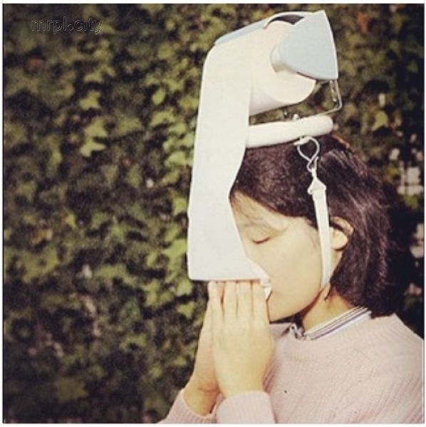 Туалетная бумага на голове для аллергиков.