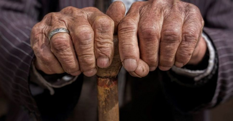 В Мариуполе полицейские помогли 87-летнему мужчине вернуться домой