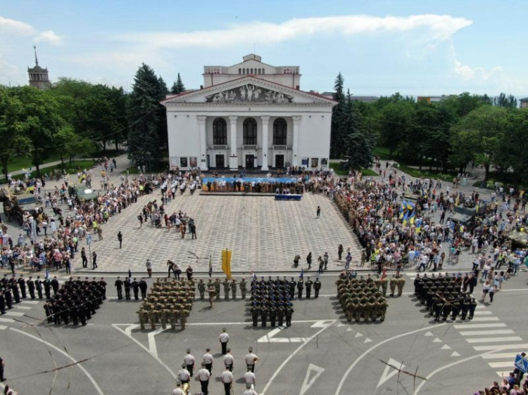 В Мариуполе масштабно празднуют День освобождения города (ФОТОРЕПОРТАЖ)