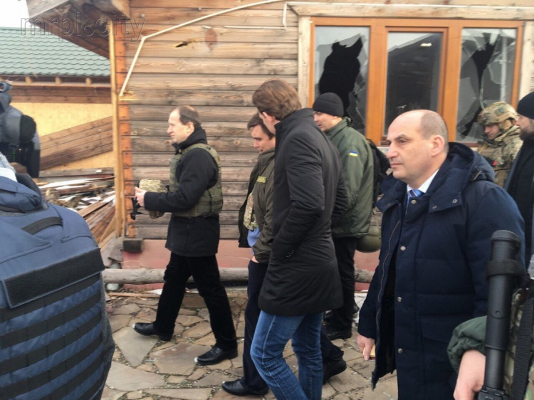 Климкин и Курц посетили Виноградное и передали ГСЧС 300 противоминных маркеров
